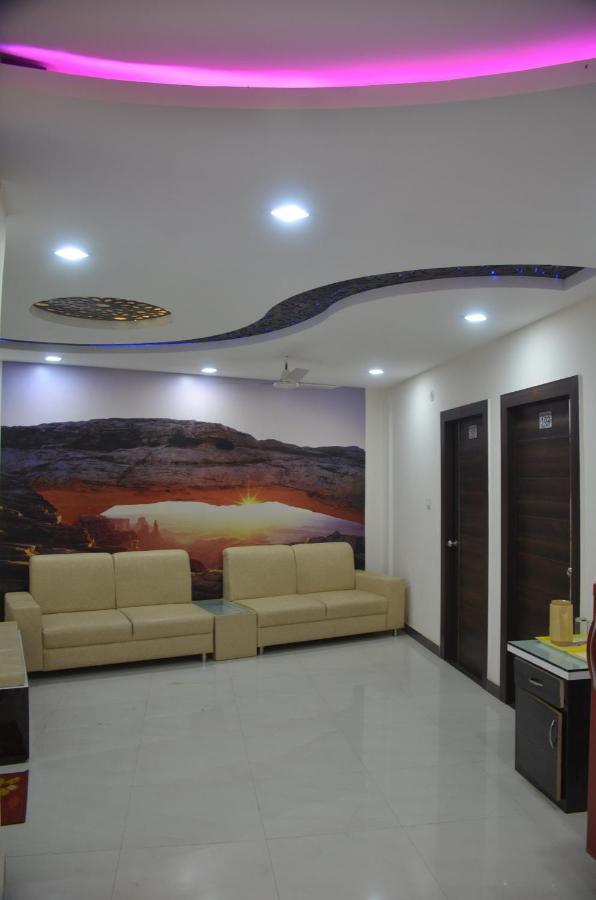 Hotel Krishna Galaxy Kānpur Exterior photo