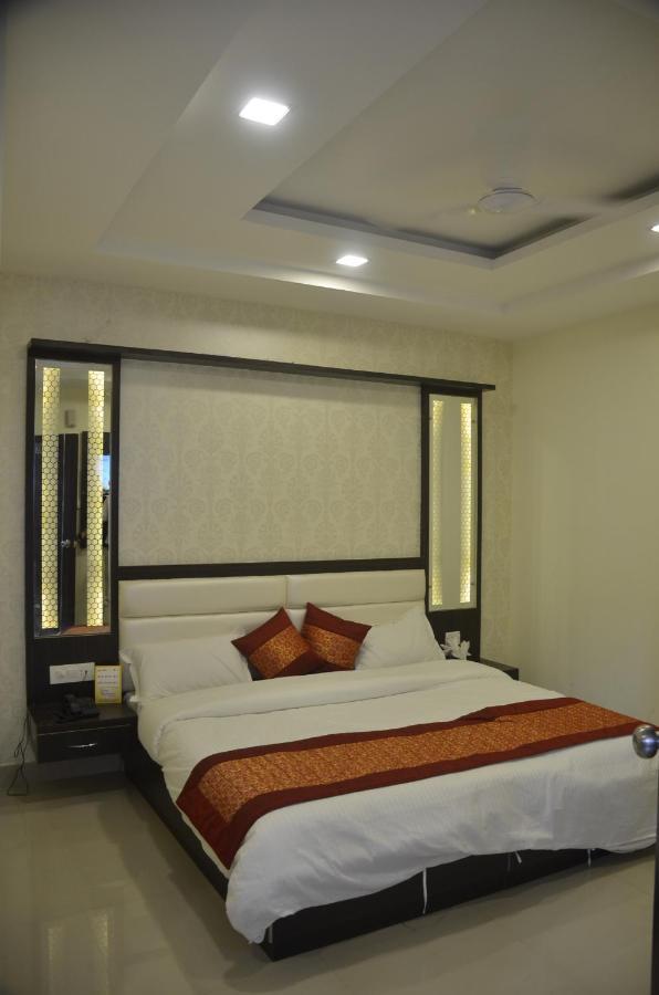 Hotel Krishna Galaxy Kānpur Exterior photo