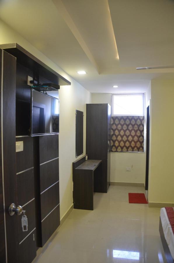 Hotel Krishna Galaxy Kānpur Exterior photo